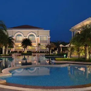 The Palms Town & Country Club - Resort Gurgaon